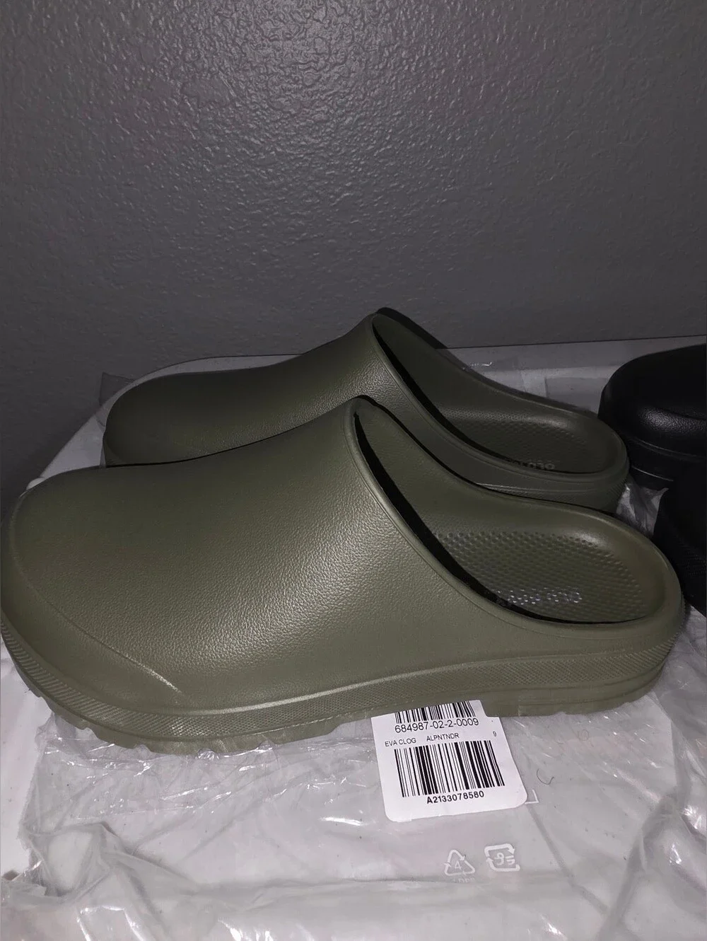 Bundle Of 2 Men's Old Navy Green & Black Eva Slip On Clogs Size 9